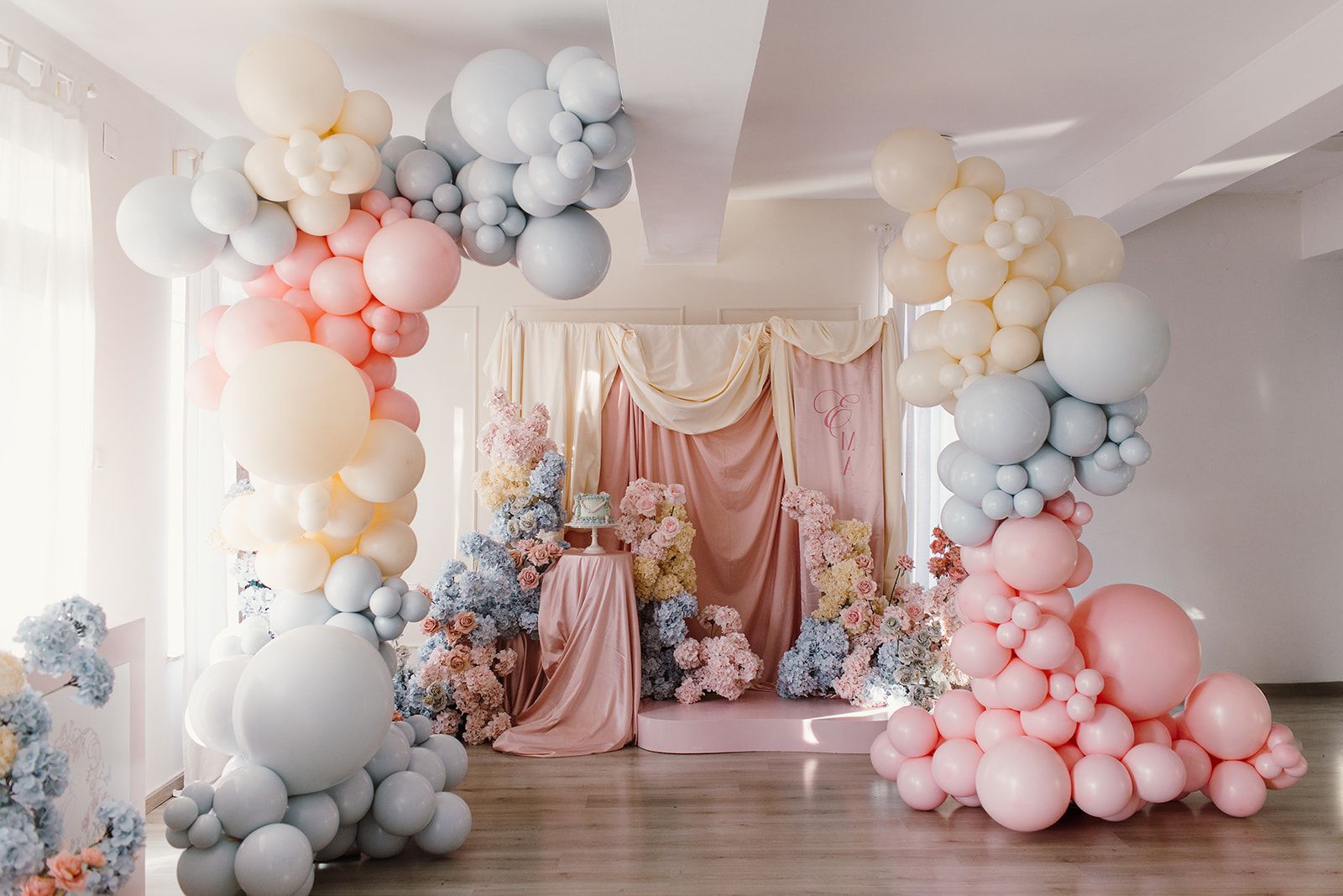 Dekoraciaj za krštenje pastelno