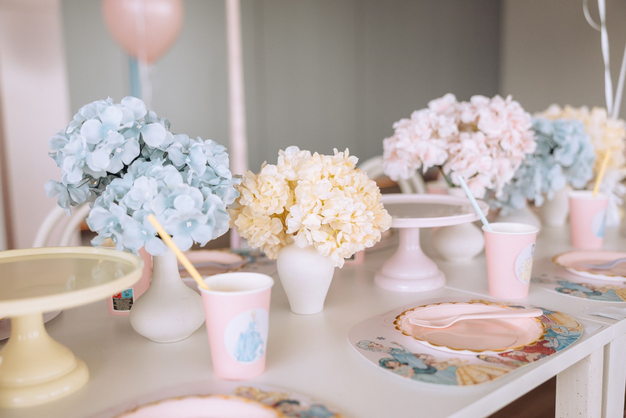 Tematska dekoracija dječjeg rođendana princeza pastelno